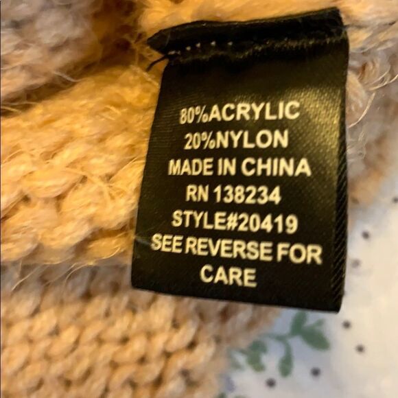 NWOT Casting LA New  Cream Color Off Shoulder Cropped Sweater. - Picture 10 of 10